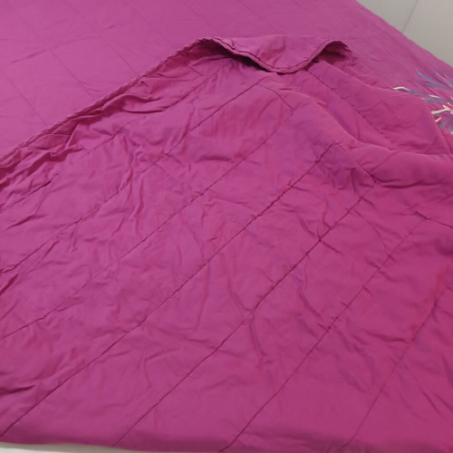 Double quilt fuchsia with embroidery 220x218 cm like new