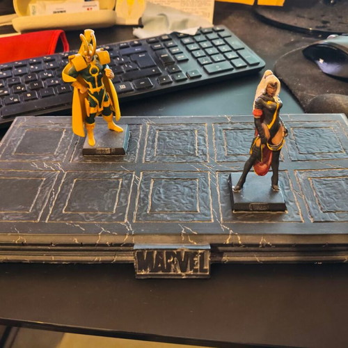 Marvel Classic Eaglemoss Display Base used, holds 10 figures