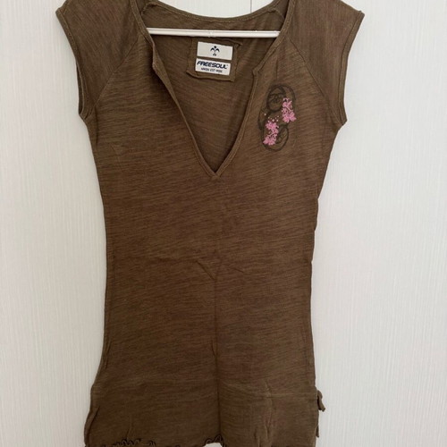 Freesoul women's t-shirt like new, olive with embroidery
