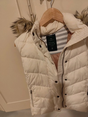 Gap sleeveless vest with detachable hood and fur like new, size M