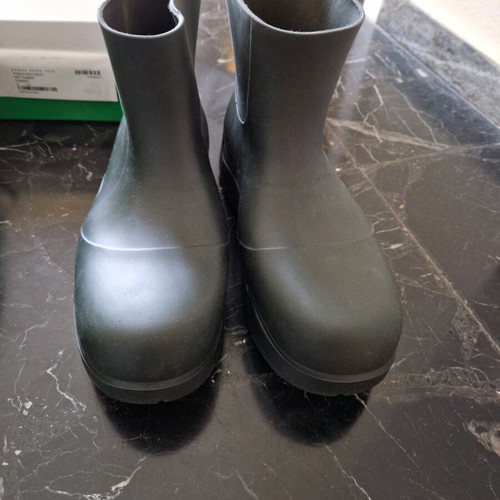 Bottega Veneta rubber puddle boots like new, size 42, black