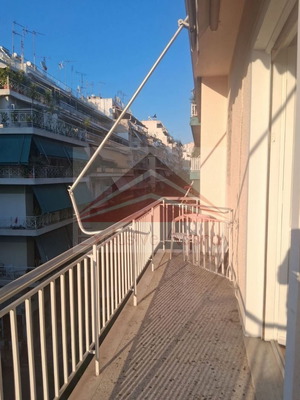 Studio / Γκαρσονιέρα με μπαλκόνι και κλιματισμό στο κέντρο της Αθήνας
