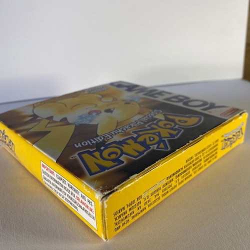 Pokemon Yellow Special Pikachu Edition Game Boy like new, first English print 00