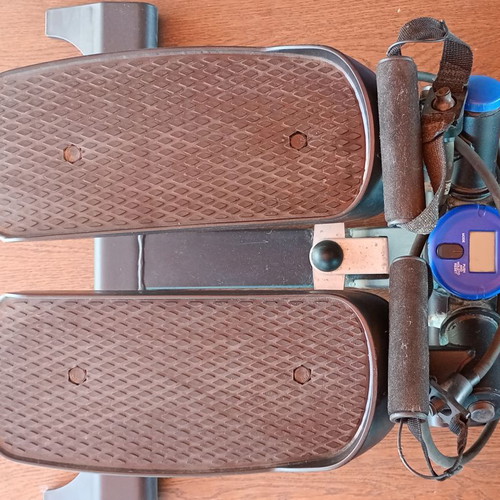 Stepper Crivit used with 2 resistance bands and display