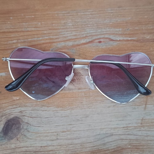 Heart-shaped sunglasses like new