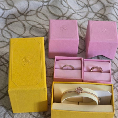 Swarovski jewelry set 18ct gold plated, like new, bracelet and rings