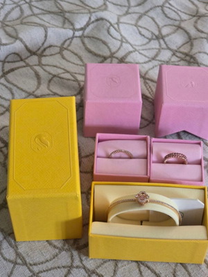 Swarovski jewelry set 18ct gold plated, like new, bracelet and rings