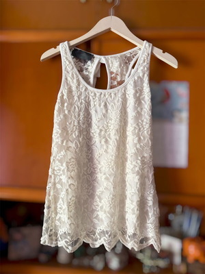 Bsb lace sleeveless top like new, size S, white
