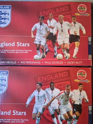 Plastic model England Stars new, pack of 2 kits