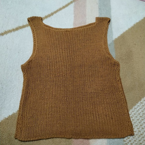 Sleeveless knitted top like new, brown, size M