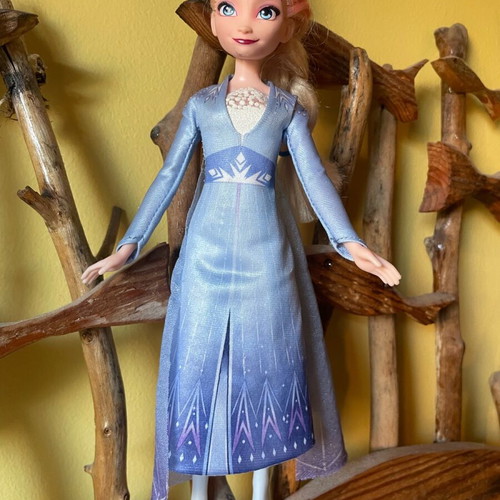 Disney Frozen 2 Queen Elsa doll like new