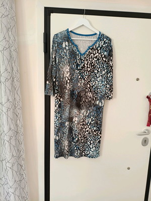 Paola women's dress like new with blue and black animal print