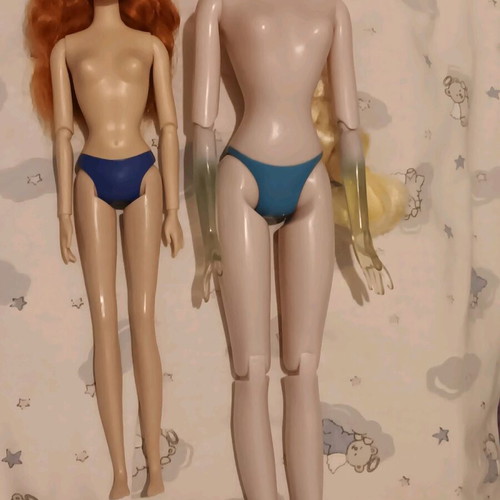 Disney Store Frozen dolls used, Anna and Elsa lot