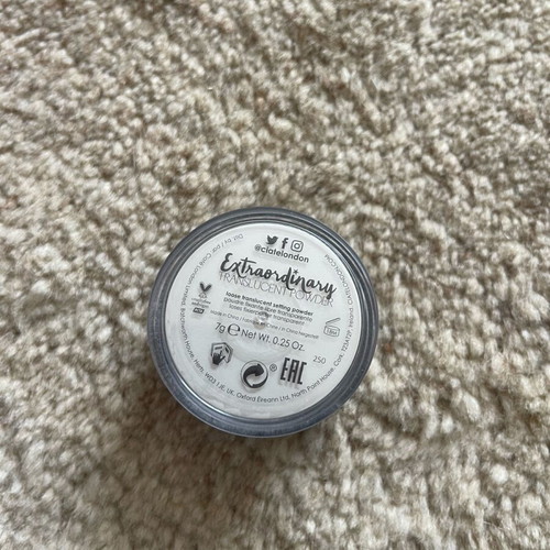 Ciate London Extraordinary Translucent Setting Powder like new, translucent