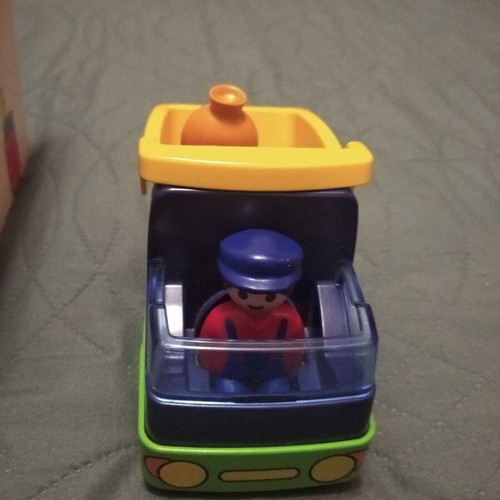 Playmobil garage with truck like new with all accessories