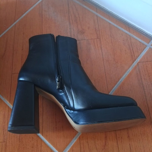 Leather ankle boots size 41 new, black