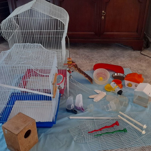 Bird cages like new with accessories and hamster gift set