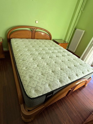 Double wooden bed with Elite mattress like new 160x200 cm