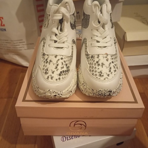 Athletic shoes new, size 36, white and gray