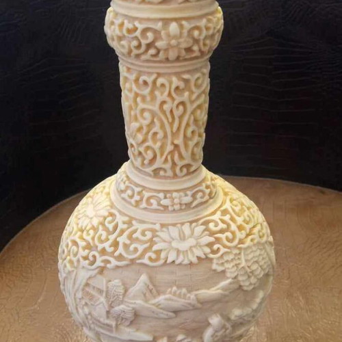 Resin vase and ashtray set like new, 2 pieces