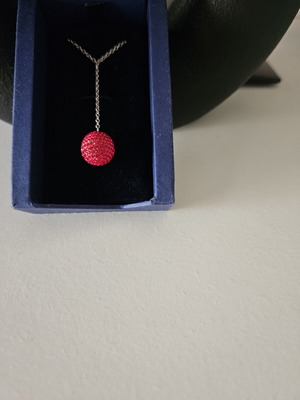 Swarovski necklace with red detail like new