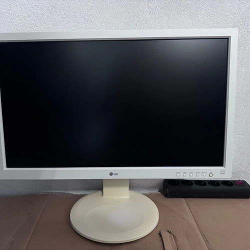 LG 23MB35PY 23-inch monitor used with scratch on panel