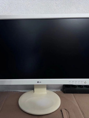 Οθόνη LG 23MB35PY 23 ιντσών μεταχειρισμένη με γρατζουνιά στο panel