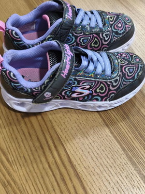 Παιδικά αθλητικά παπούτσια Skechers νούμερο 28 με πολύχρωμες καρδιές