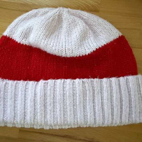 Knitted hat used, pink and red, 70% wool