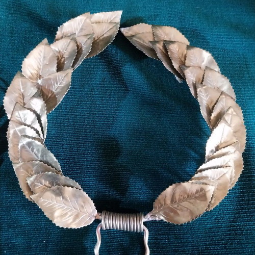 Bronze olive wreaths like new, set of two