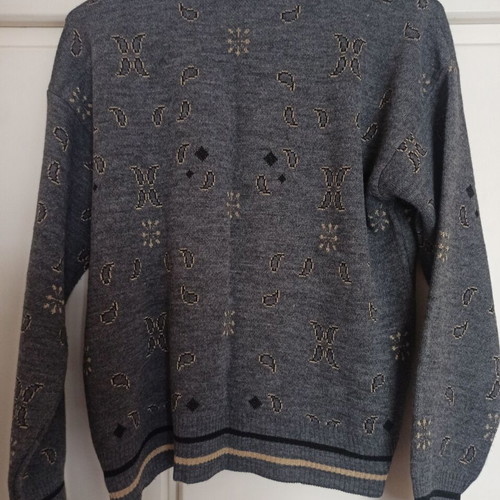 Boho gray V-neck sweater with patterns like new, one size