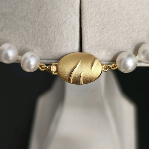 Pearl necklace new with 14K gold clasp