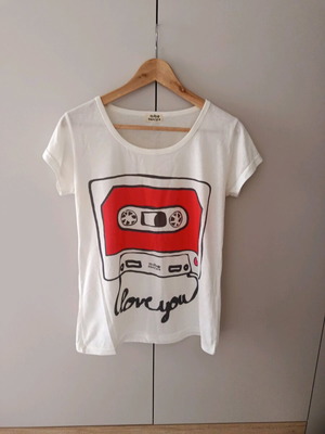 Molly Bracken T-shirt like new, black and white