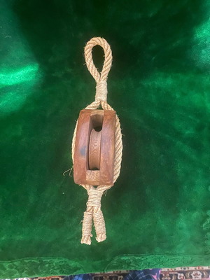Pulley "Makaras" used, single wooden with rope hanger