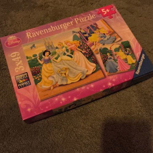 Puzzle used, box with 3 puzzles of 49 pieces with Disney princesses