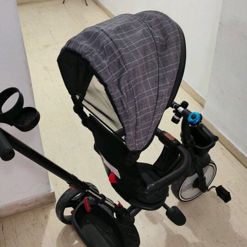 Byox tricycle used with removable handlebar and canopy