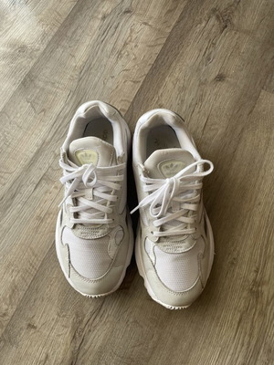Adidas sneakers like new, off white, size 38.5