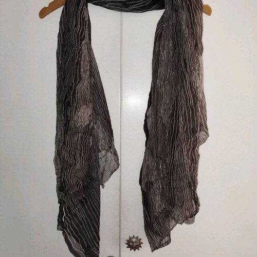 Lightweight black and white striped scarf like new