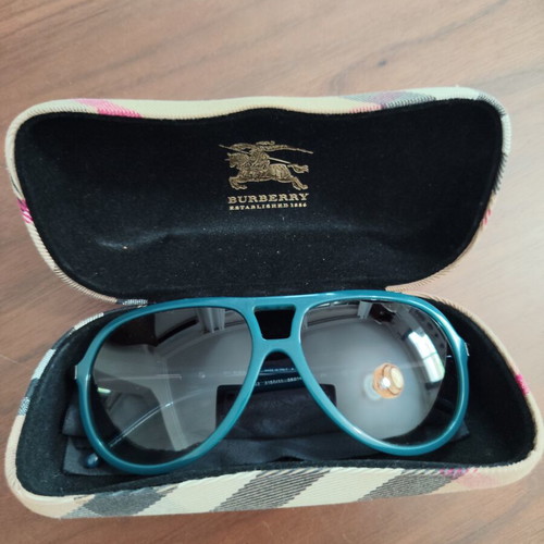 Burberry sunglasses like new, petrol color