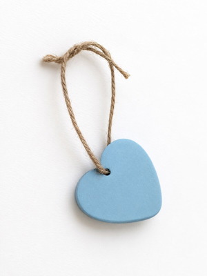 Decorative wooden hearts pack of 20, includes two small ones with string, new