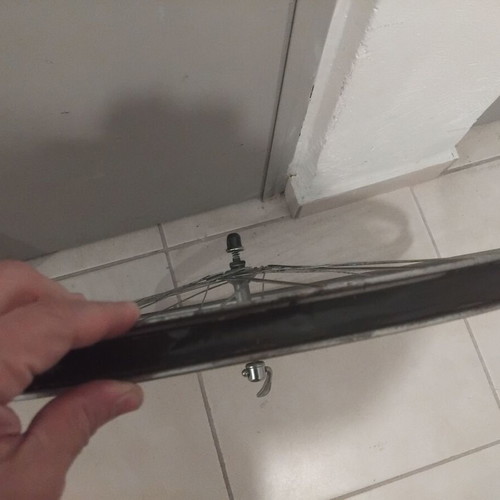 Bicycle wheels used with tires and inner tubes