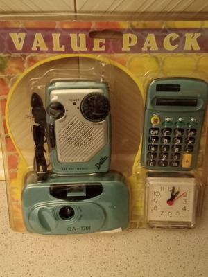 Value Pack συλλεκτικό σετ δεκαετίας '90 με κάμερα-παιχνίδι, ραδιόφωνο, αριθμομηχανή και ρολόι