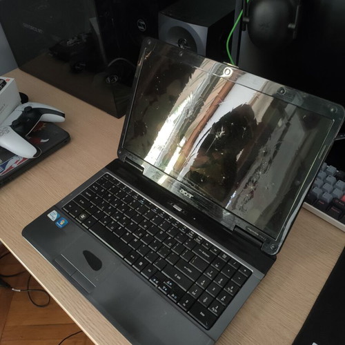 Acer laptop used with broken screen for spare parts