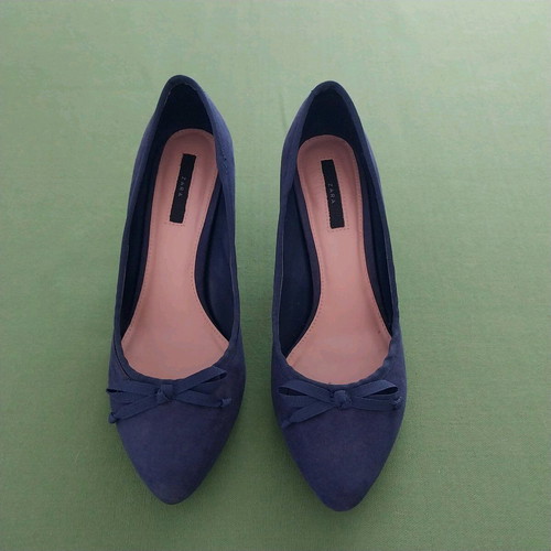 Zara Navy Suede Kitten Heels Size 39 Like New