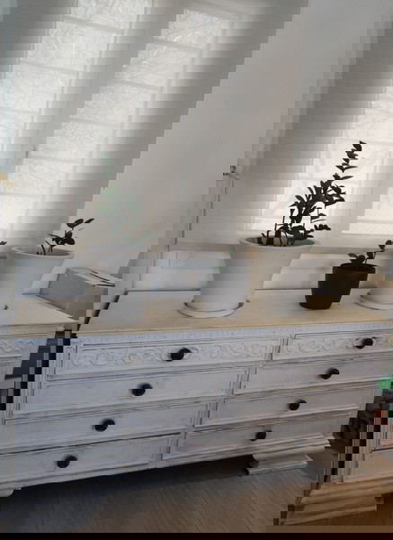 Ξύλινη μασίφ συρταριέρα καρυδιά