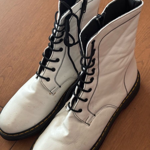 White boots size 41 like new with laces and zipper