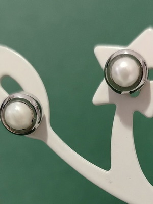 Pearl earrings used, stainless steel