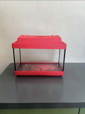Aquarium 5 liters with decorative stones like new