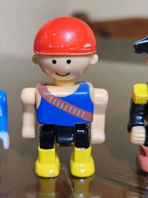Fisher-Price 90s figures used, police and pirates