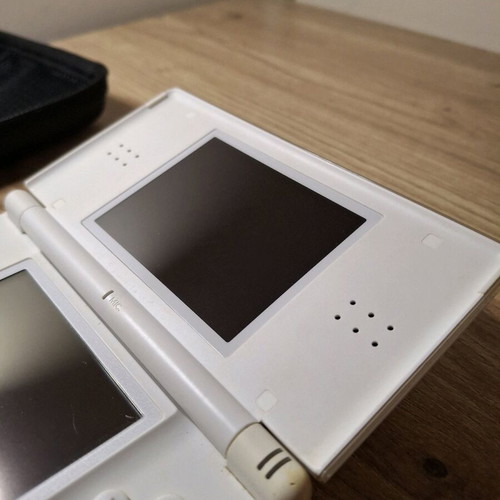 Nintendo DS Lite Polar White like new with charger and case